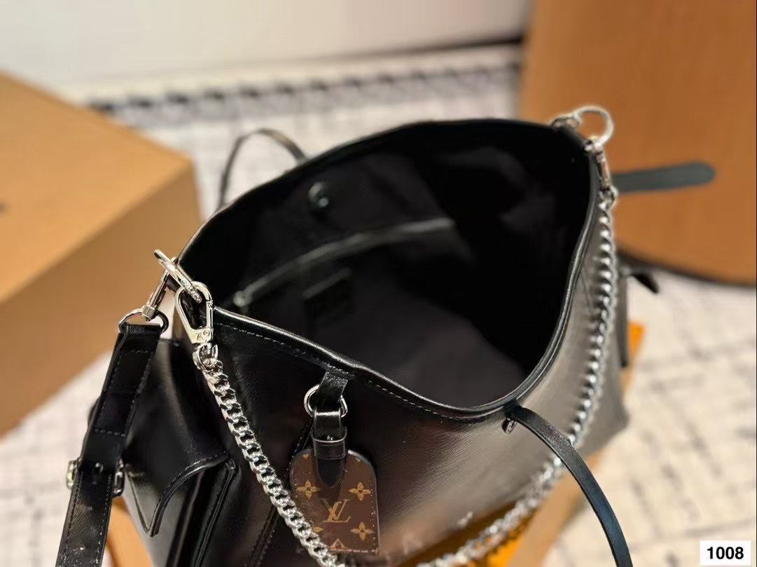LOUIS VUITTON CARRYALL CARGO PM SHOULDER BAG