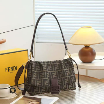 FENDI MAMMA BAGUETTE BAG