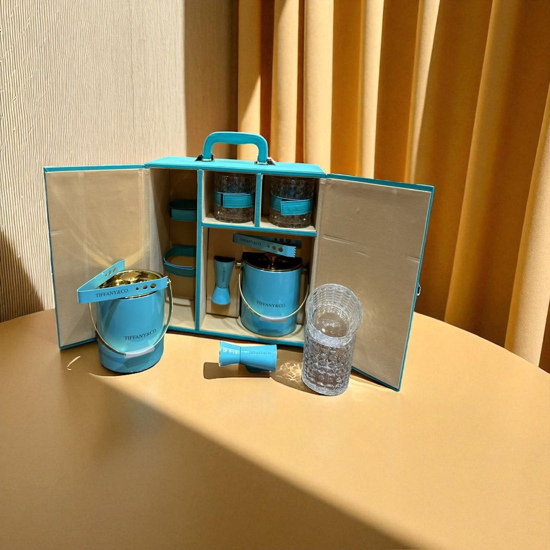 Tiffany Bar Set ā Almirah Style Case