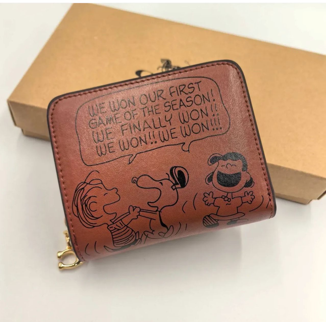 【COACH X PEANUTS】エッセンシャルビルフォールド W・NPプリント COACH｜【公式】【COACH X PEANUTS】エッセンシャル ビル