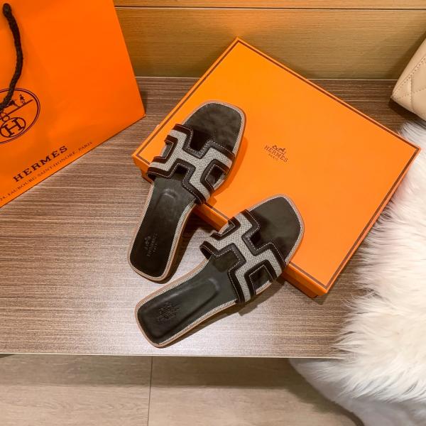 Hermes Paris Oran Flats With OG Box & Carry Bag