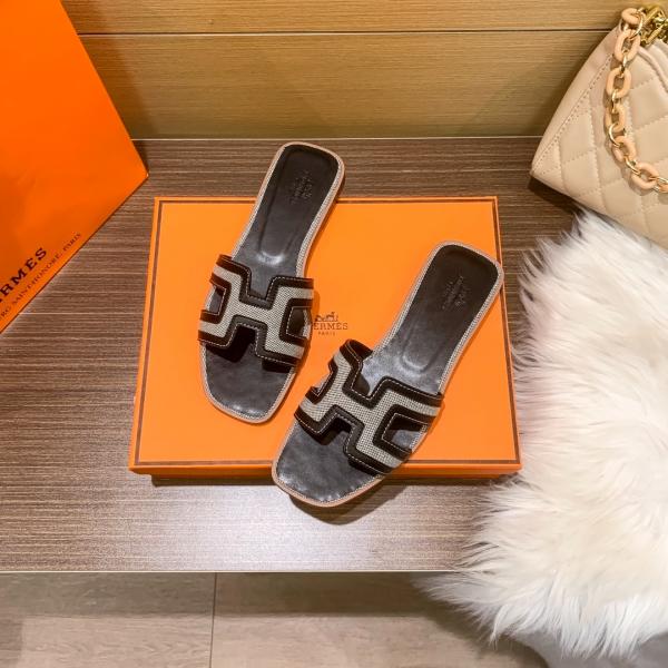 Hermes Paris Oran Flats With OG Box & Carry Bag