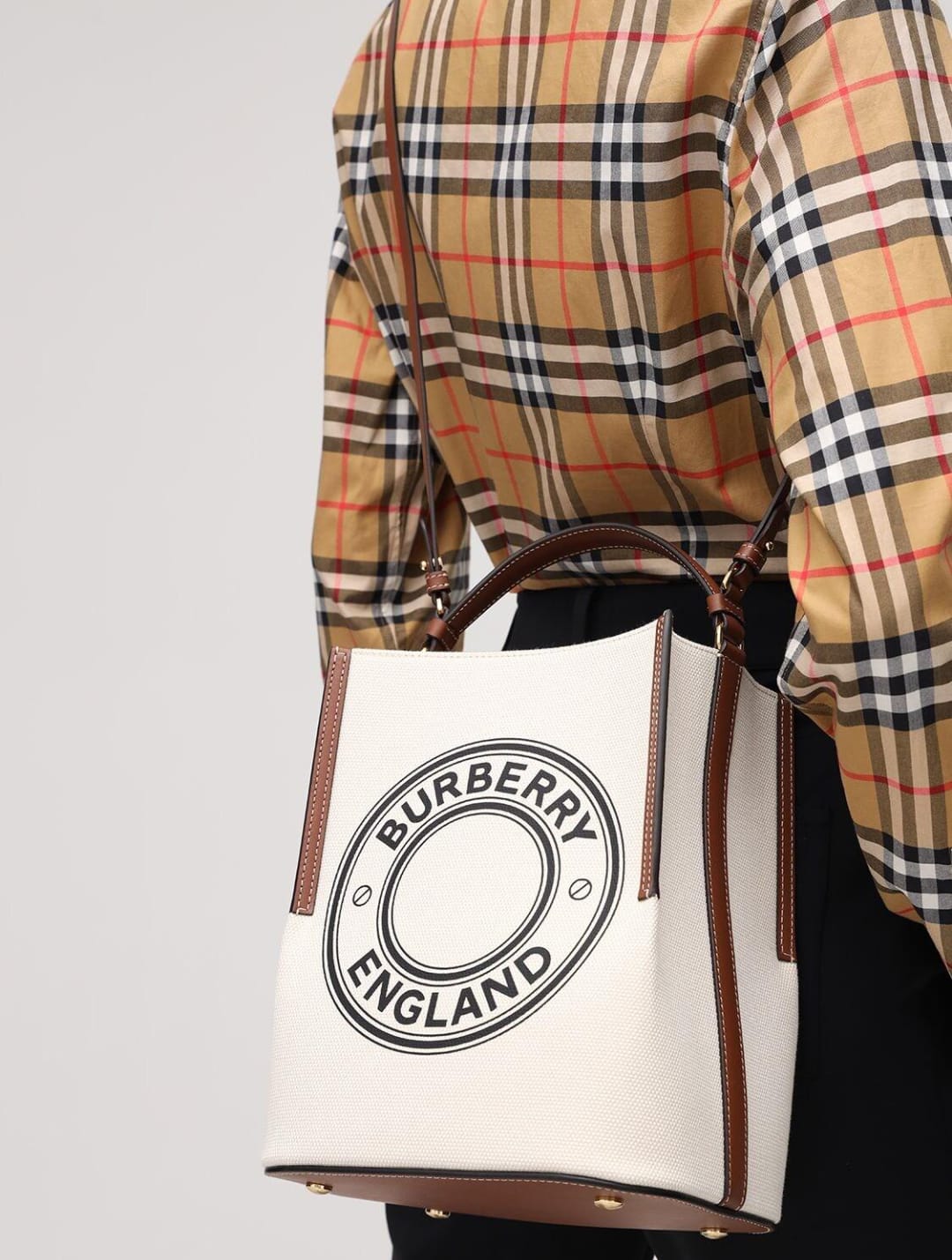 BURBERRY PEGGY BUCKET BAGS