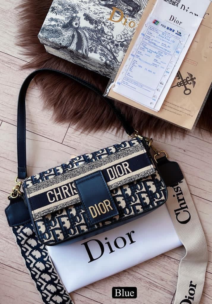 DIOR BAGUETTE CLASSY SLING BAG