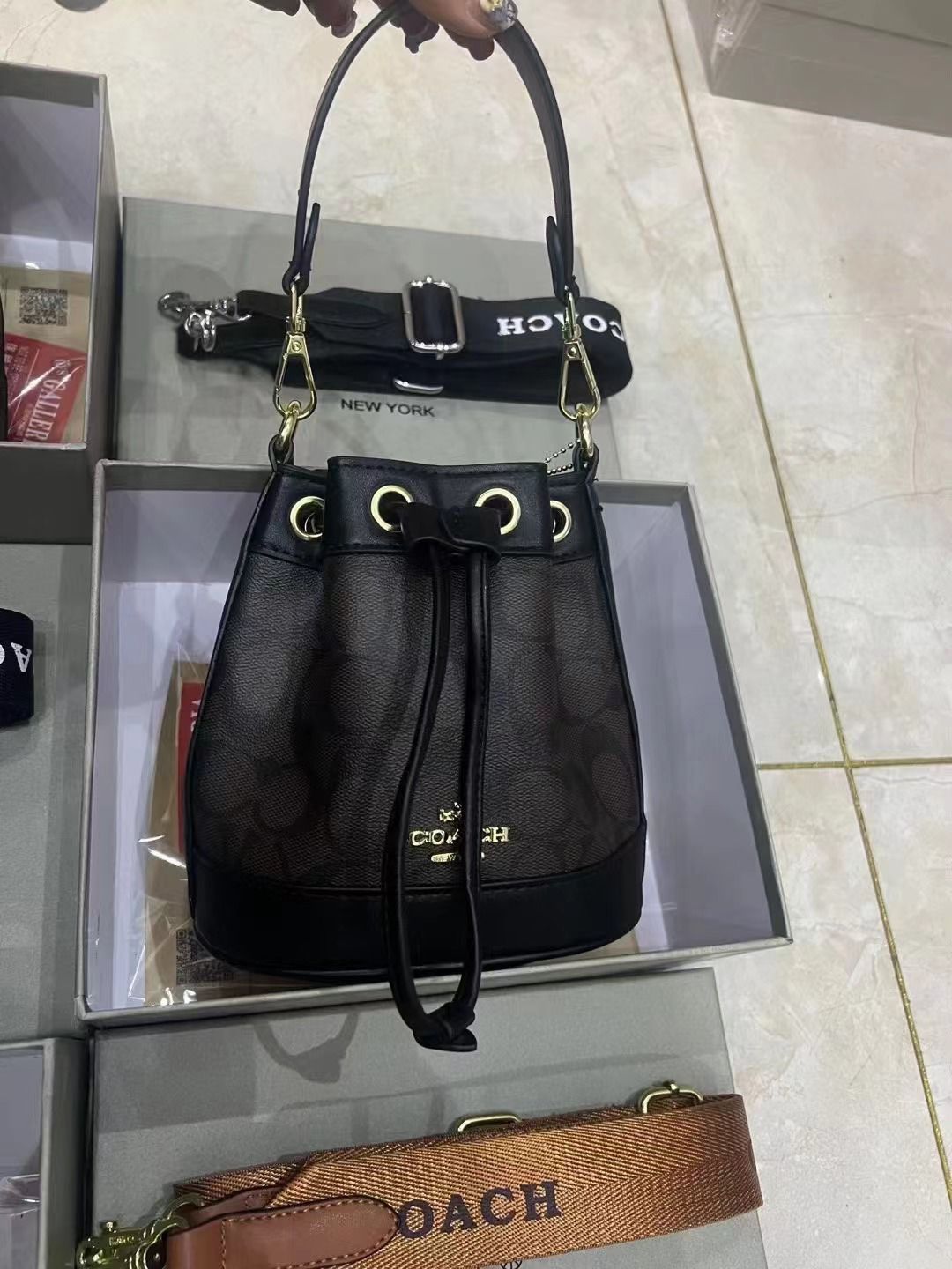 COACH BUCKET BAG