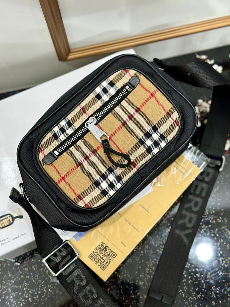 BURBERRY PADDY BAG LATEST