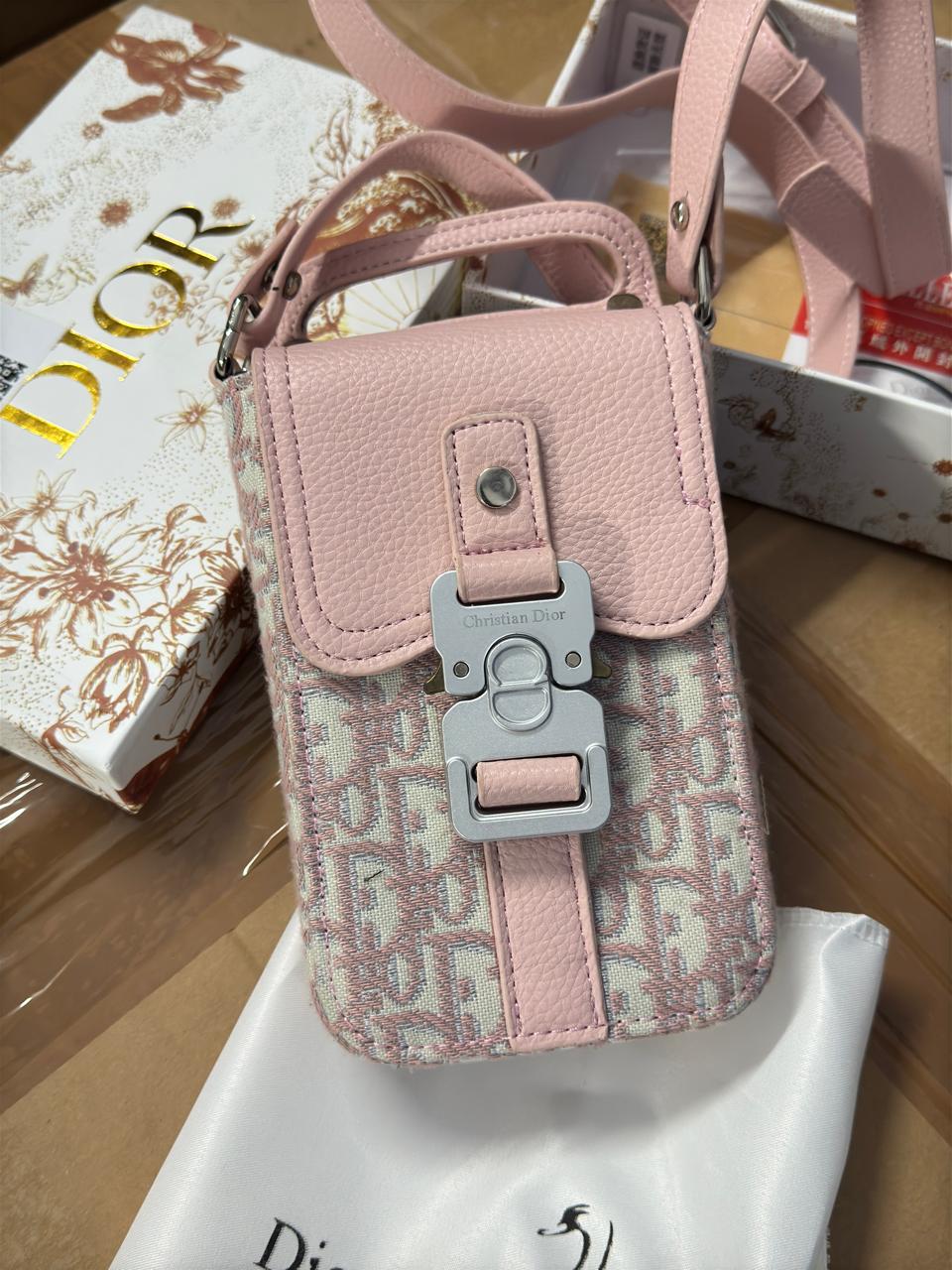 DIOR SADDLE LOCK MOBILE SLING BAG