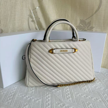 GUESS SELA QUILTED HANDBAG