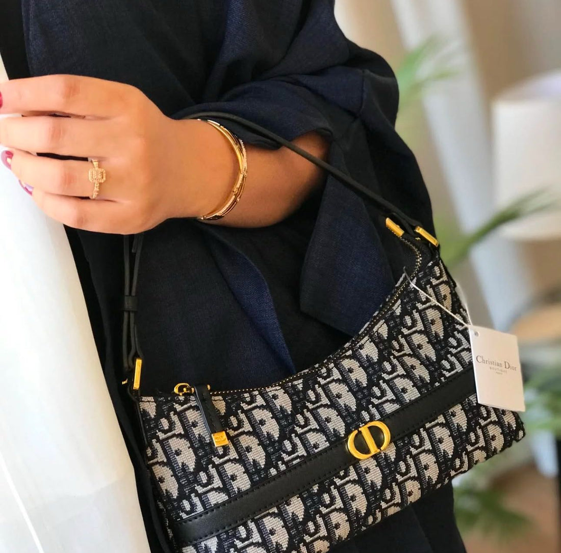 DIOR 30 MONTAIGNE SMALL HOBO SHOULDER BAG