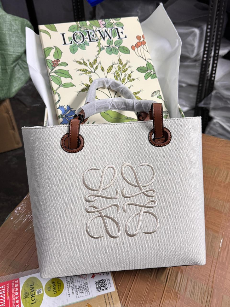 LEOWE ANAGRAM CANVAS SERIES MEDIUM SIZE TOTE