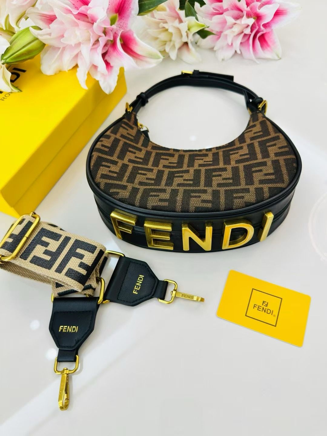 FENDI FENDIGRAPHY Shoulder Bag