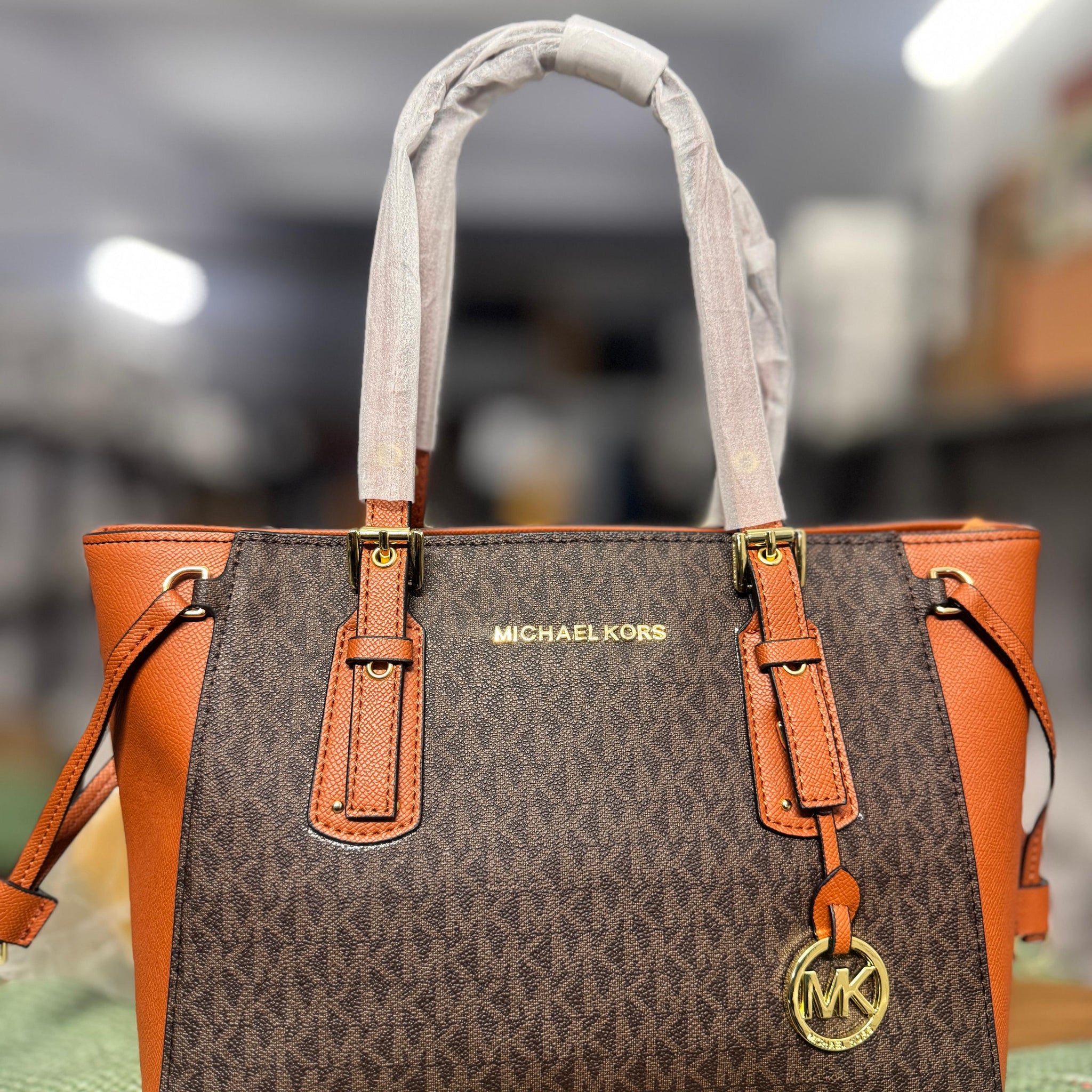 MICHAEL KORS VOYAGER MEDIUM SIZE HIGH QUALITY