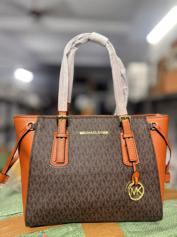 MICHAEL KORS VOYAGER MEDIUM SIZE HIGH QUALITY