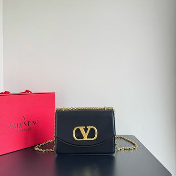 VALENTINO GARAVANI VAIN SHOULDER BAGS