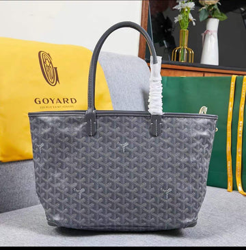 Goyard Medium-Sized Tote Bag with Zipper Closure