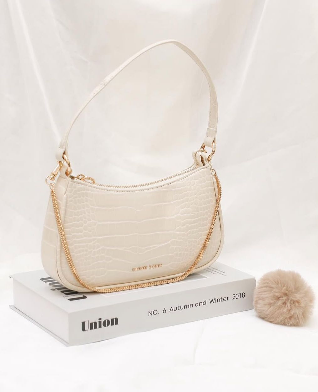 CHARLES & KEITH ELSPETH CROC EFFECT CHAIN SHOULDER BAG