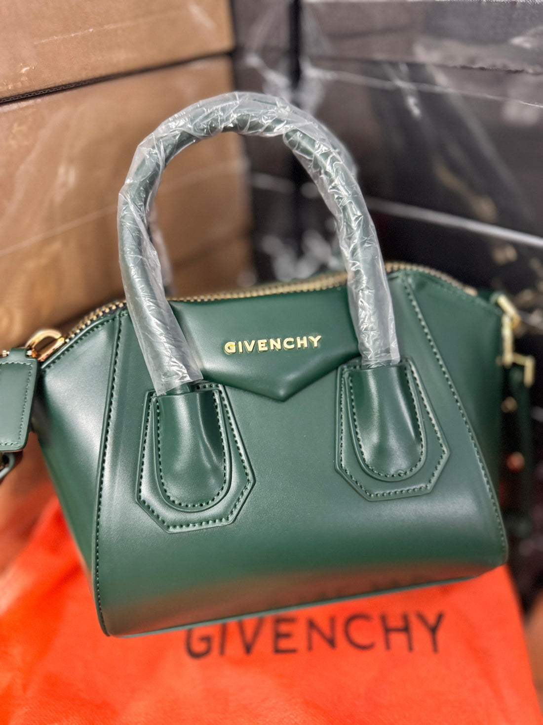 GIVENCHY ANTIGONA LEATHER STRUCTURED HANDBAG