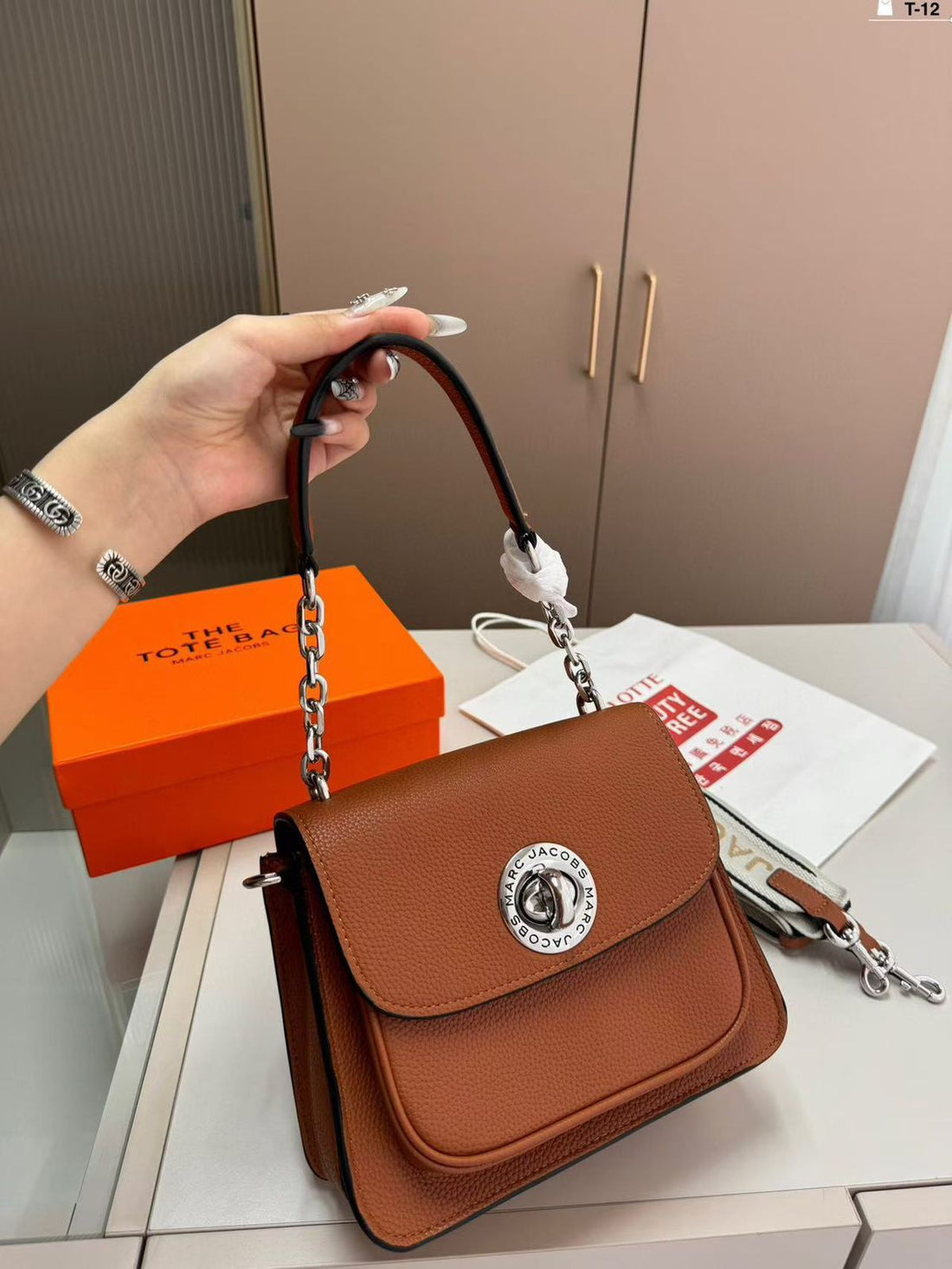 MARC JACOBS TURN LOCK SATCHEL BAG