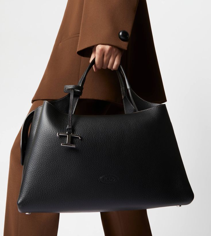 TODS TIMELESS BOSTON MEDIUM SIZED TOTE BAG