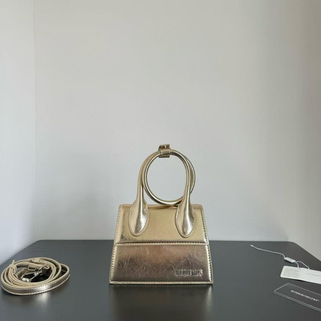 JACQUEMUS SHOULDER BAGS