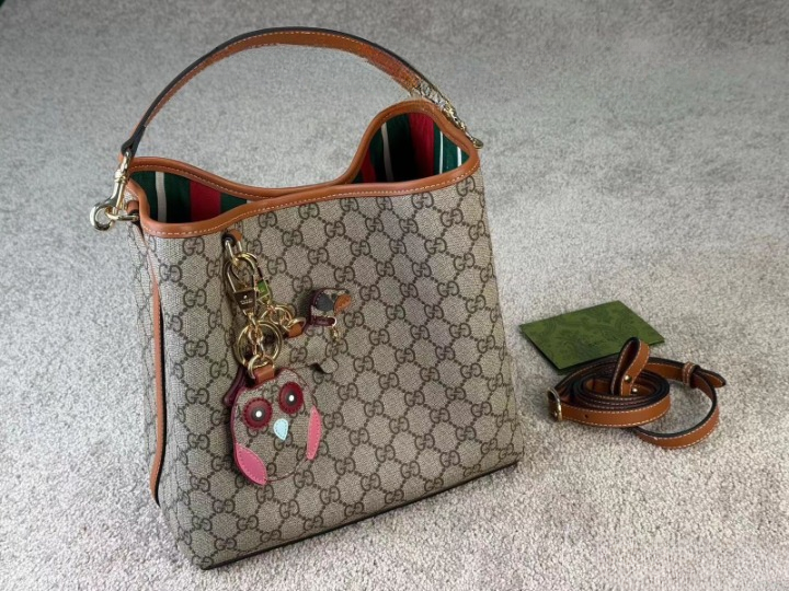 GUCCI EMBLEM BUCKET