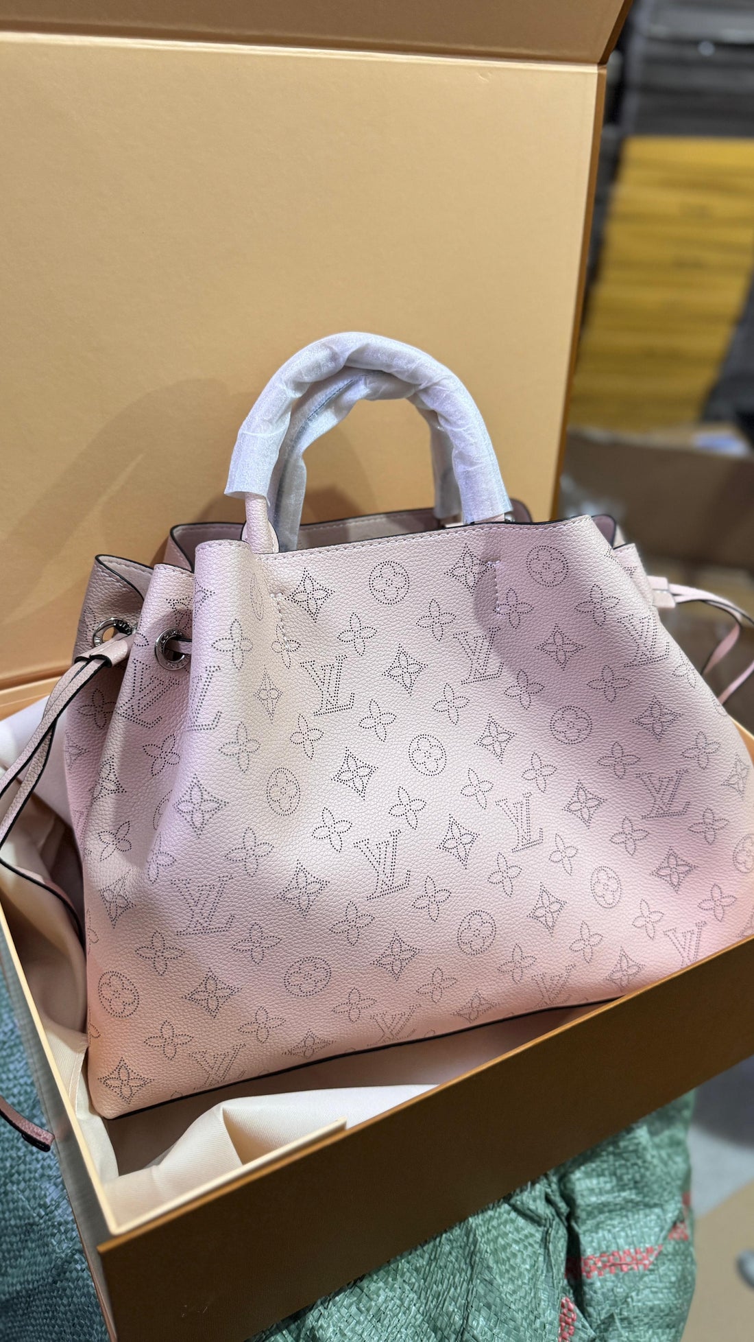 LOUIS VUITTON MAHINA BELLA TOTE