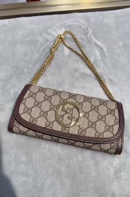 GUCCI BLONDIE WALLET WITH LONG SHOULDER CHAIN