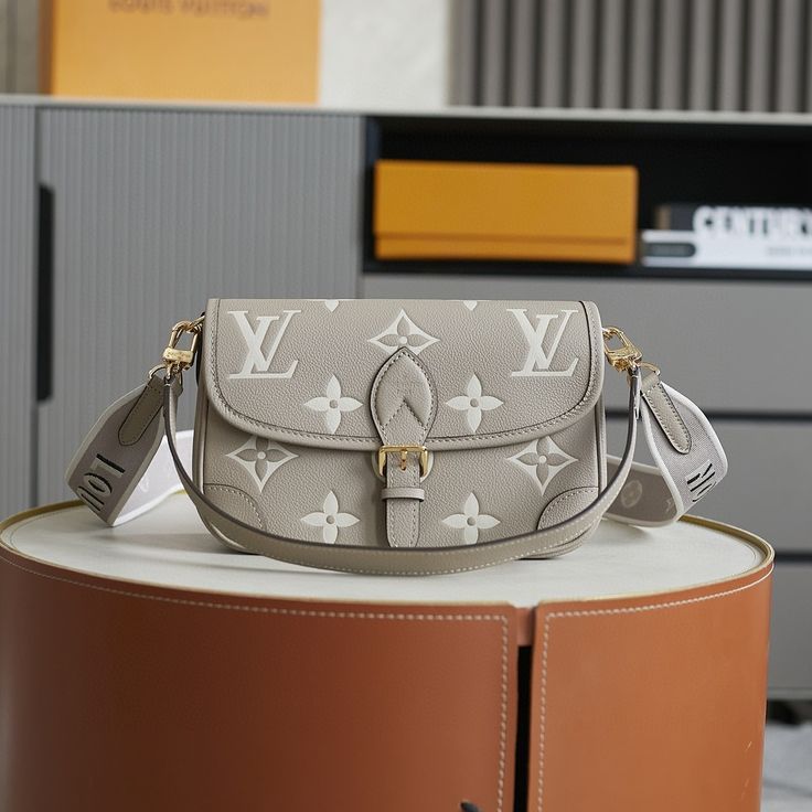LOUIS VUITTON DIANE