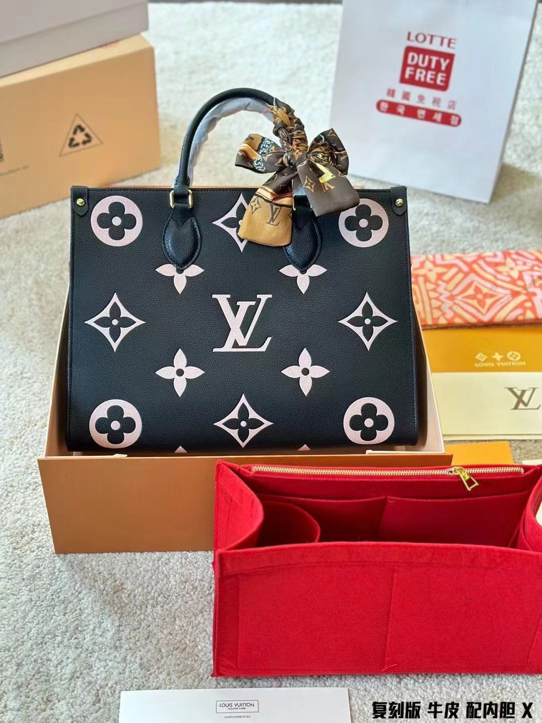 LOUIS VUITTON ON THE GO ORGANISER TOTE BAG