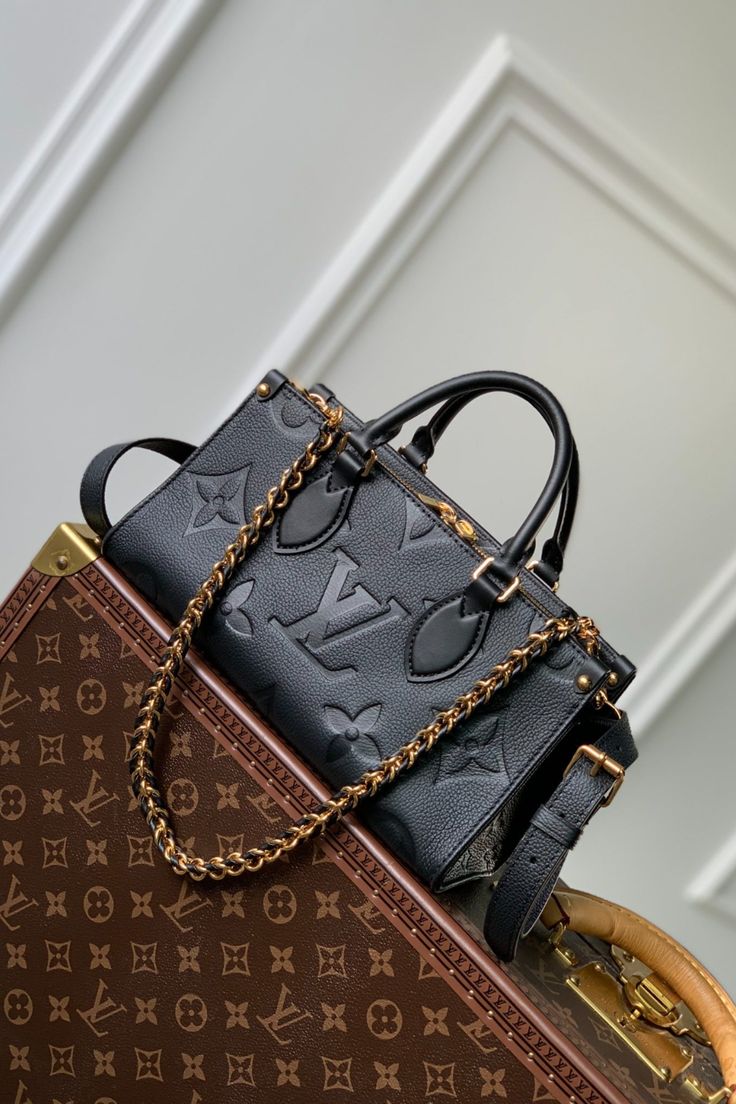 LOUIS VUITTON ON THE GO EAST WEST MONOGRAM