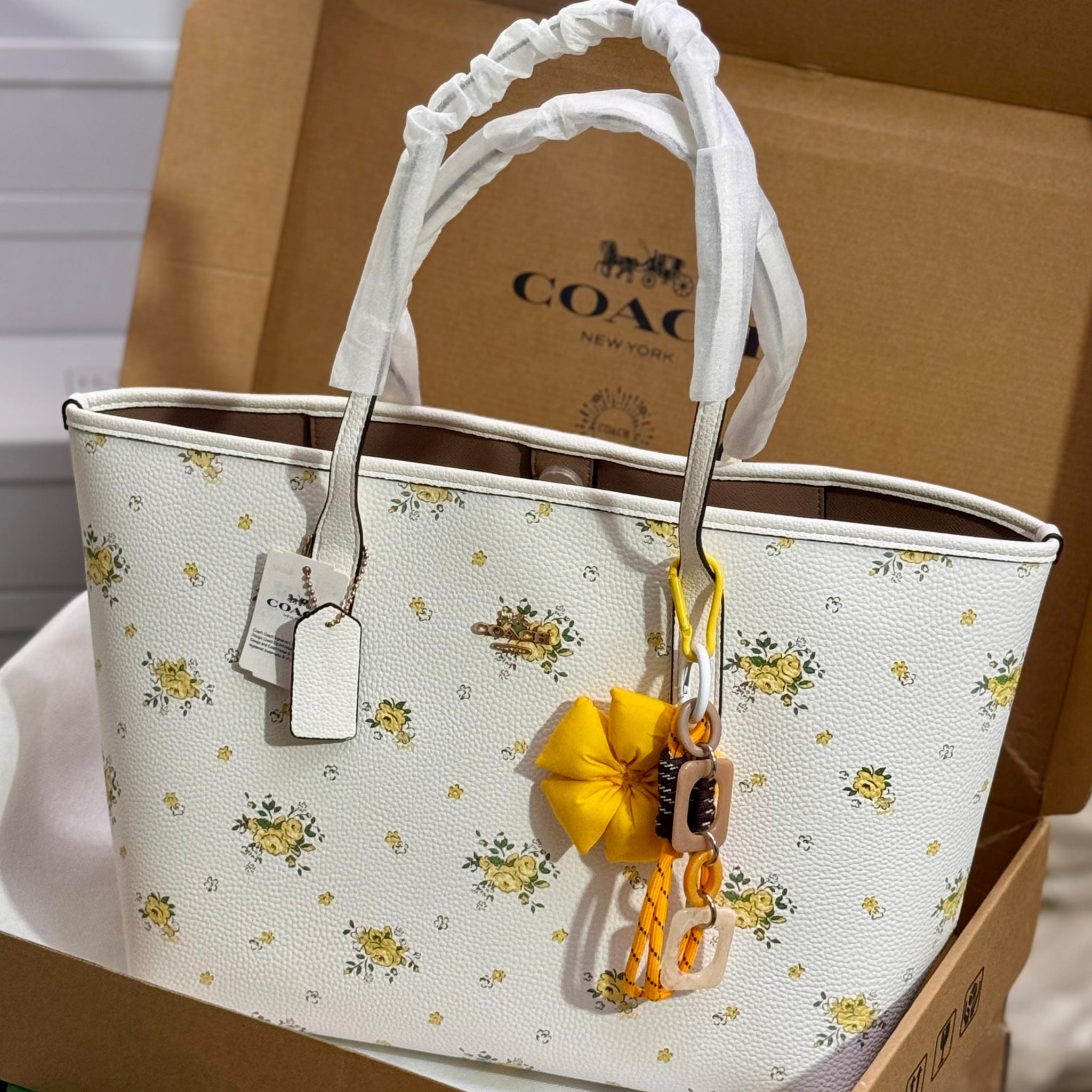 COACH CITY PRINTED TOTE