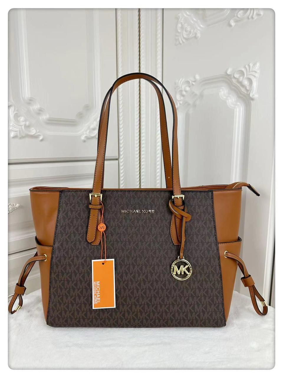 MICHAEL KORS EAST WEST VOYAGER