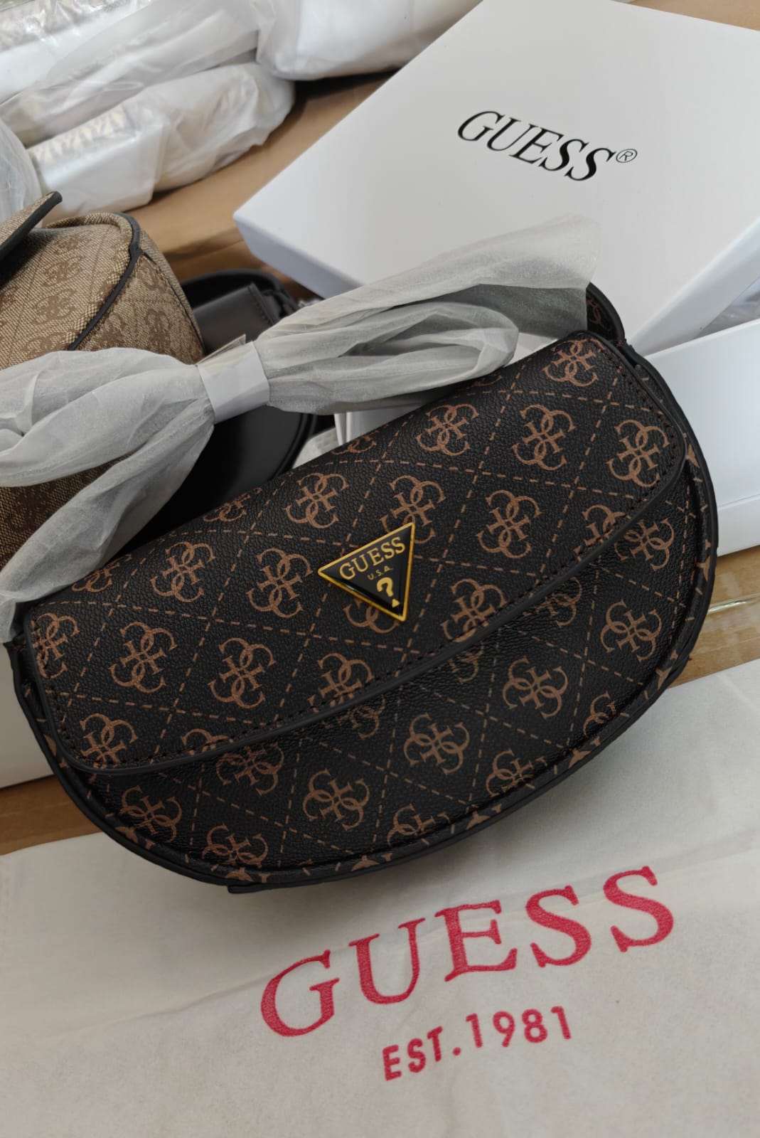 GUESS ARNELA SHOULDER BAGS