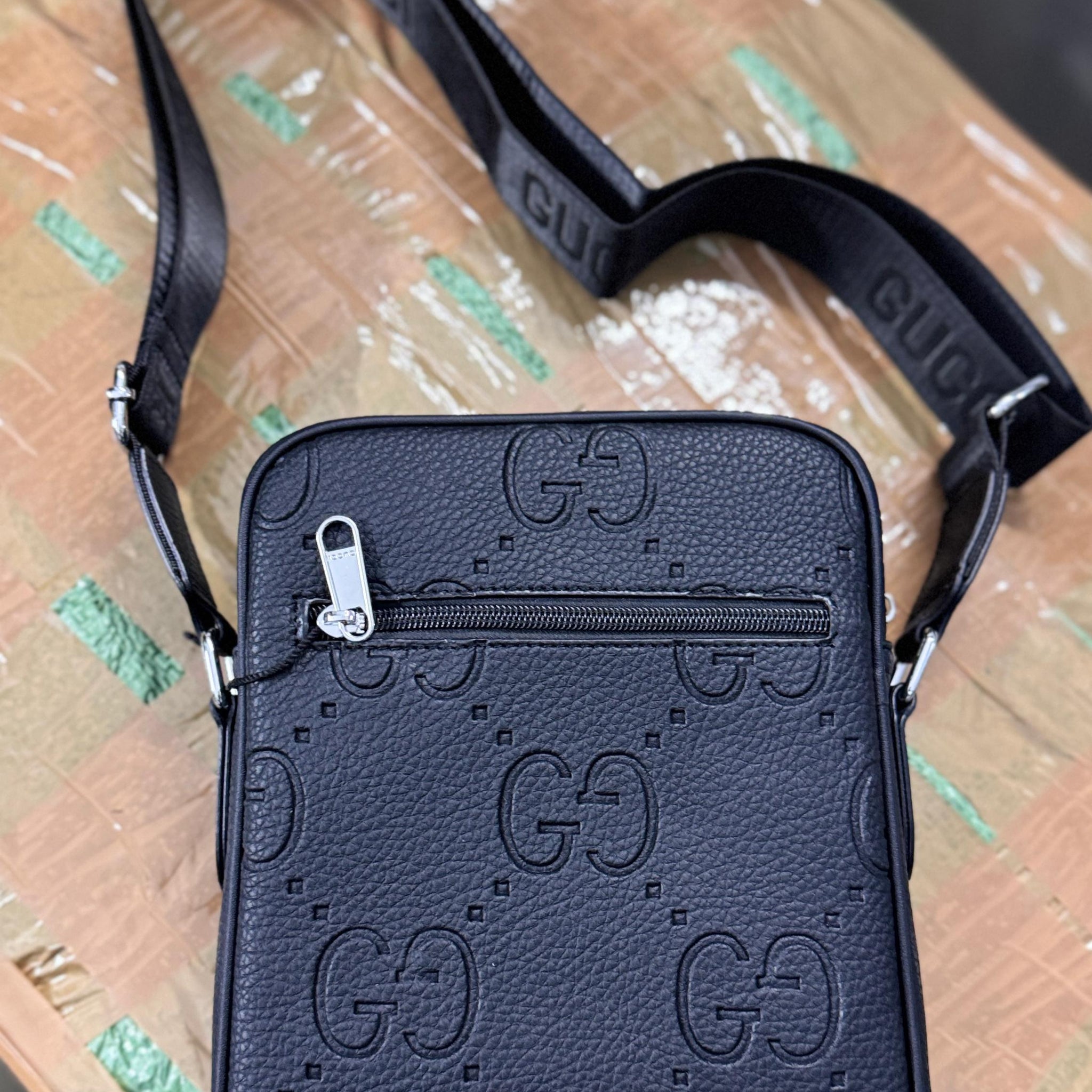 ASSORTED BRANDED LEATHERITE MENS SIDERS