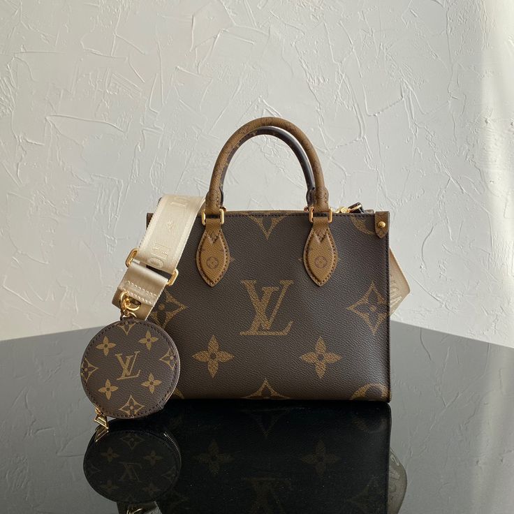 LOUIS VUITTON POCHETTE ON THE GO