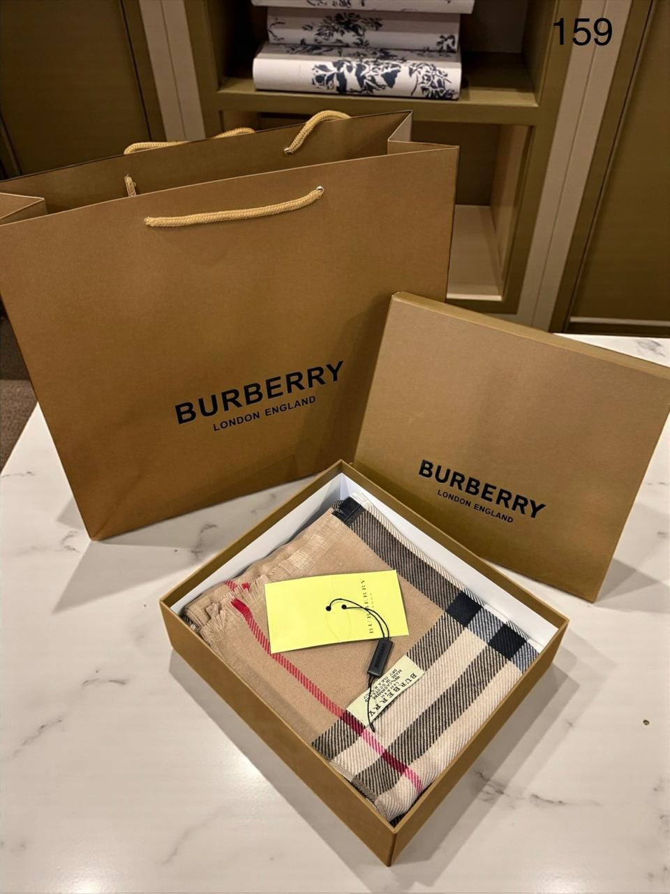 BURBERRY SEMI WOOLLEN STOLES