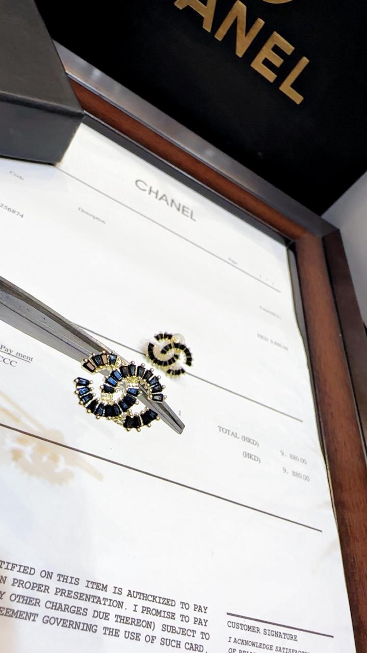 CHANEL DIAMOND CUT EARRING