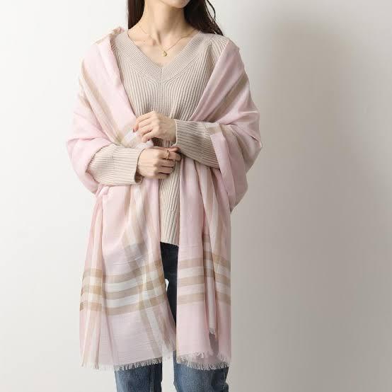 BURBERRY SEMI WOOLLEN STOLES